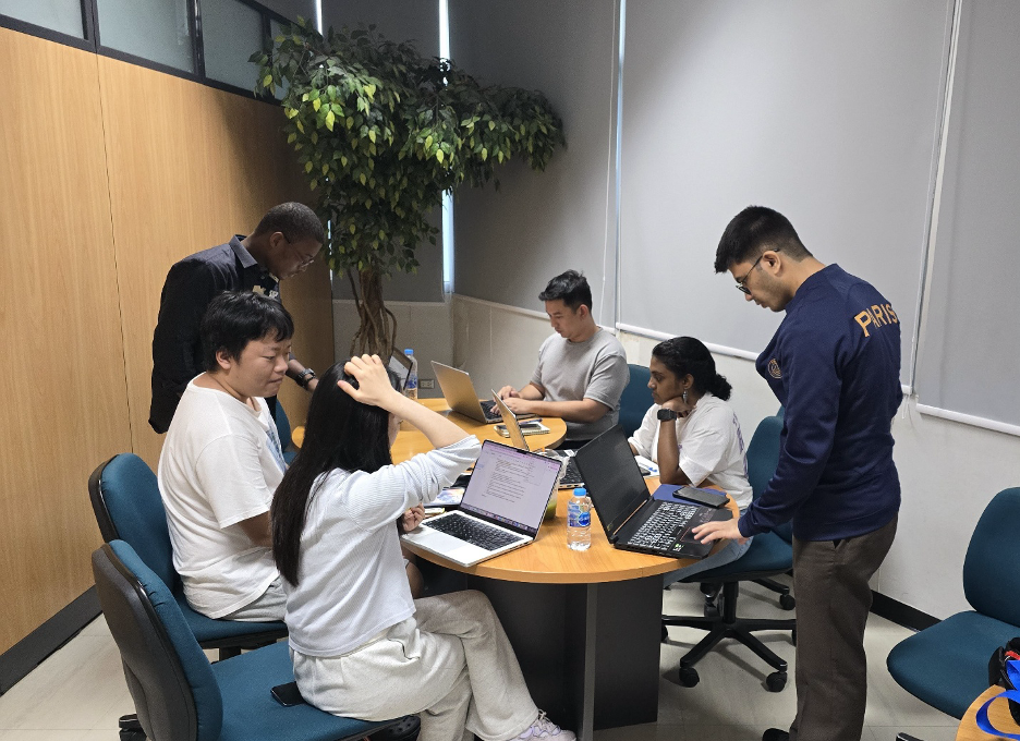 Students collaborating during the empirical research methods workshop